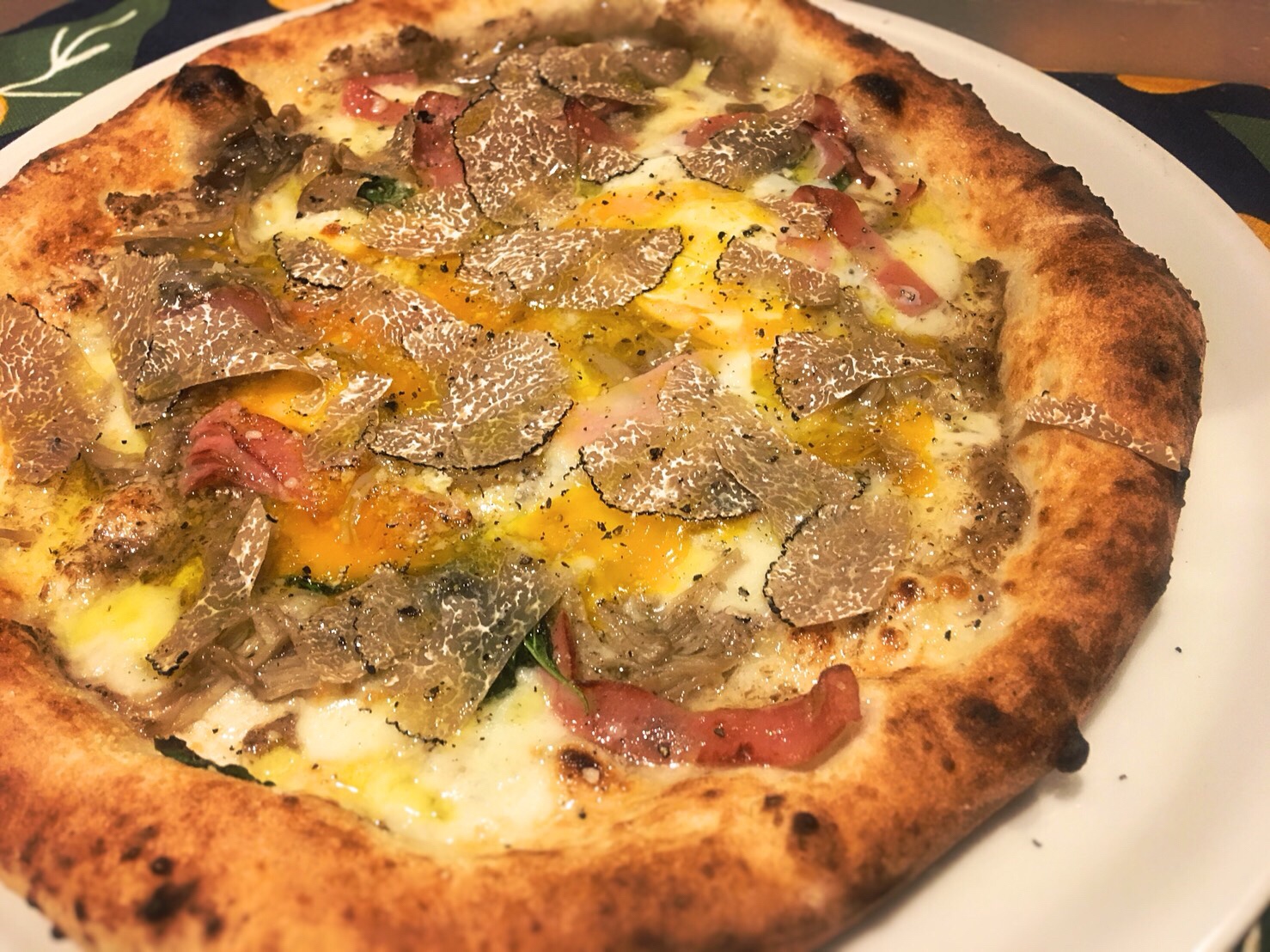 夏季限定 サマートリュフのビスマルク Pizzeria Beatrice ピッツェリアベアトリーチェ で美味しいピザを